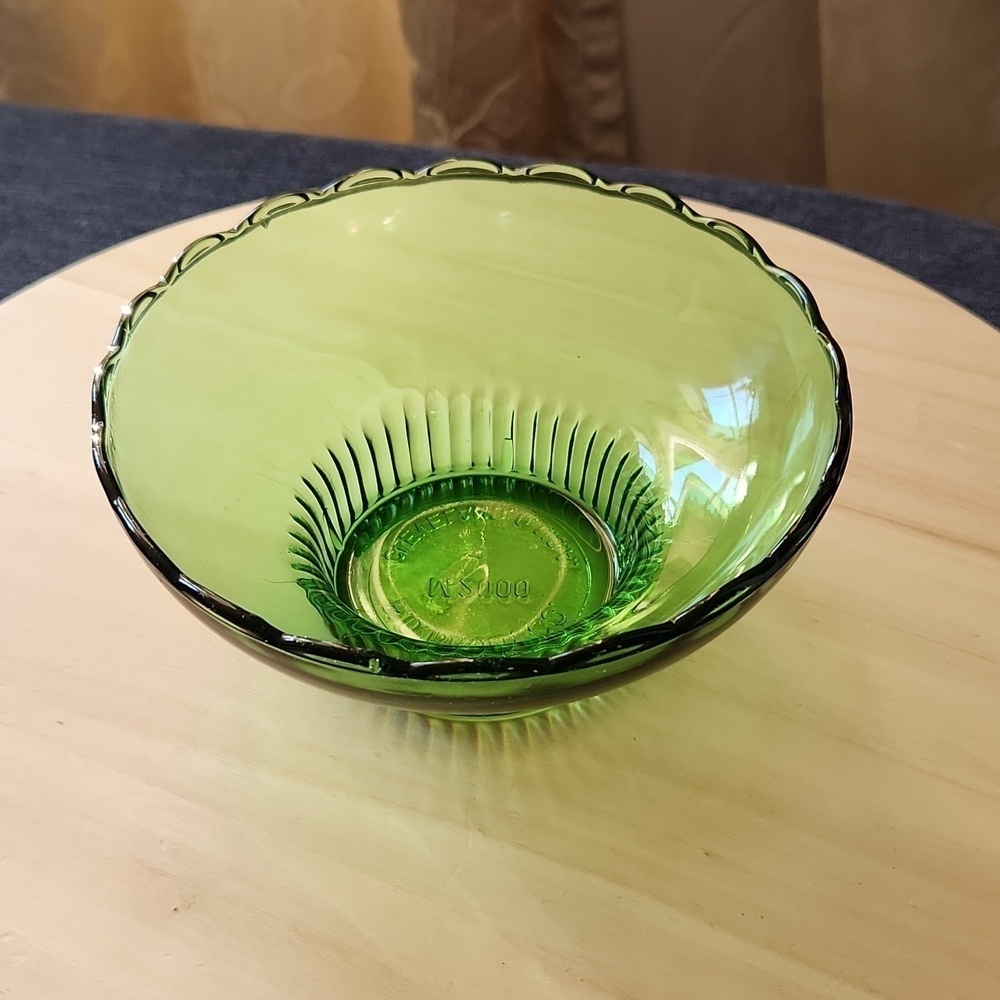 Vintage 50's E.O. Brody CO M2000 Cleveland Ohio Emerald green glass bowl